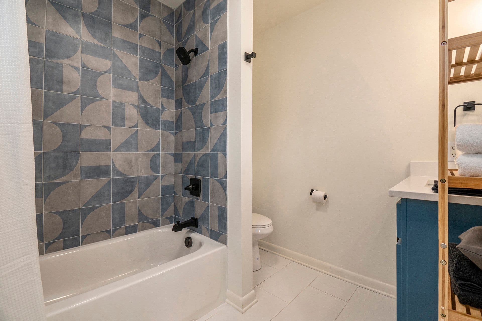 The Blue Cabin at Tranquille Resort on Lake Chatuge — photo 9