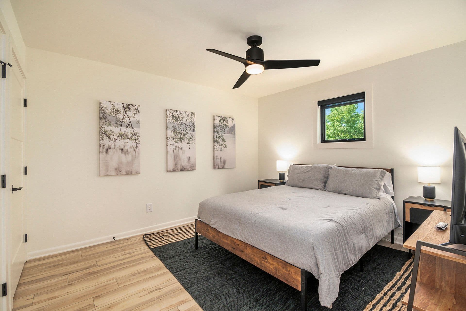 Cozy bedroom in Green Cabin at Tranquille Resort