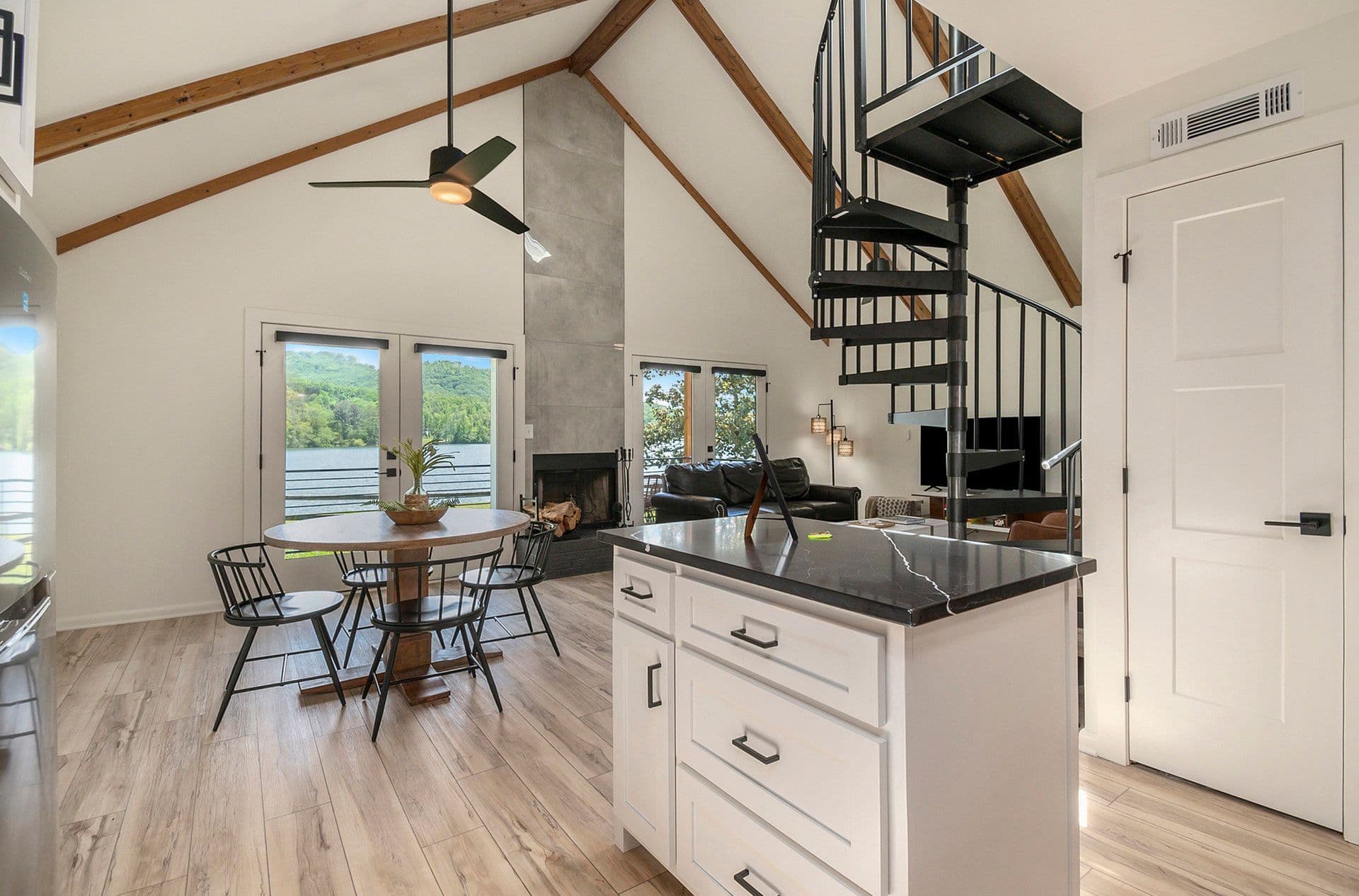 The White Cabin - photo 2