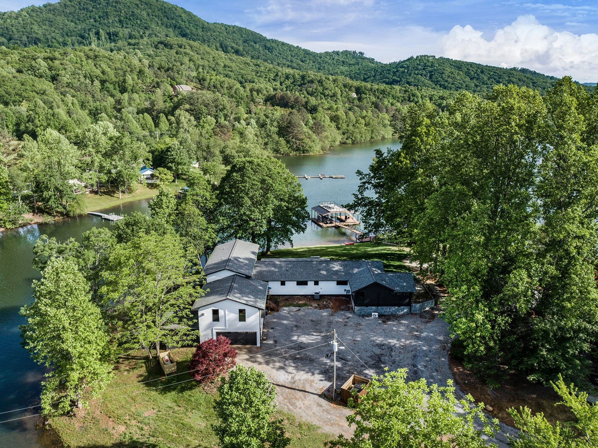 Aerial view of Tranquille Resort cabins on Lake Chatuge in North Georgia, 2.5 hours from Birmingham