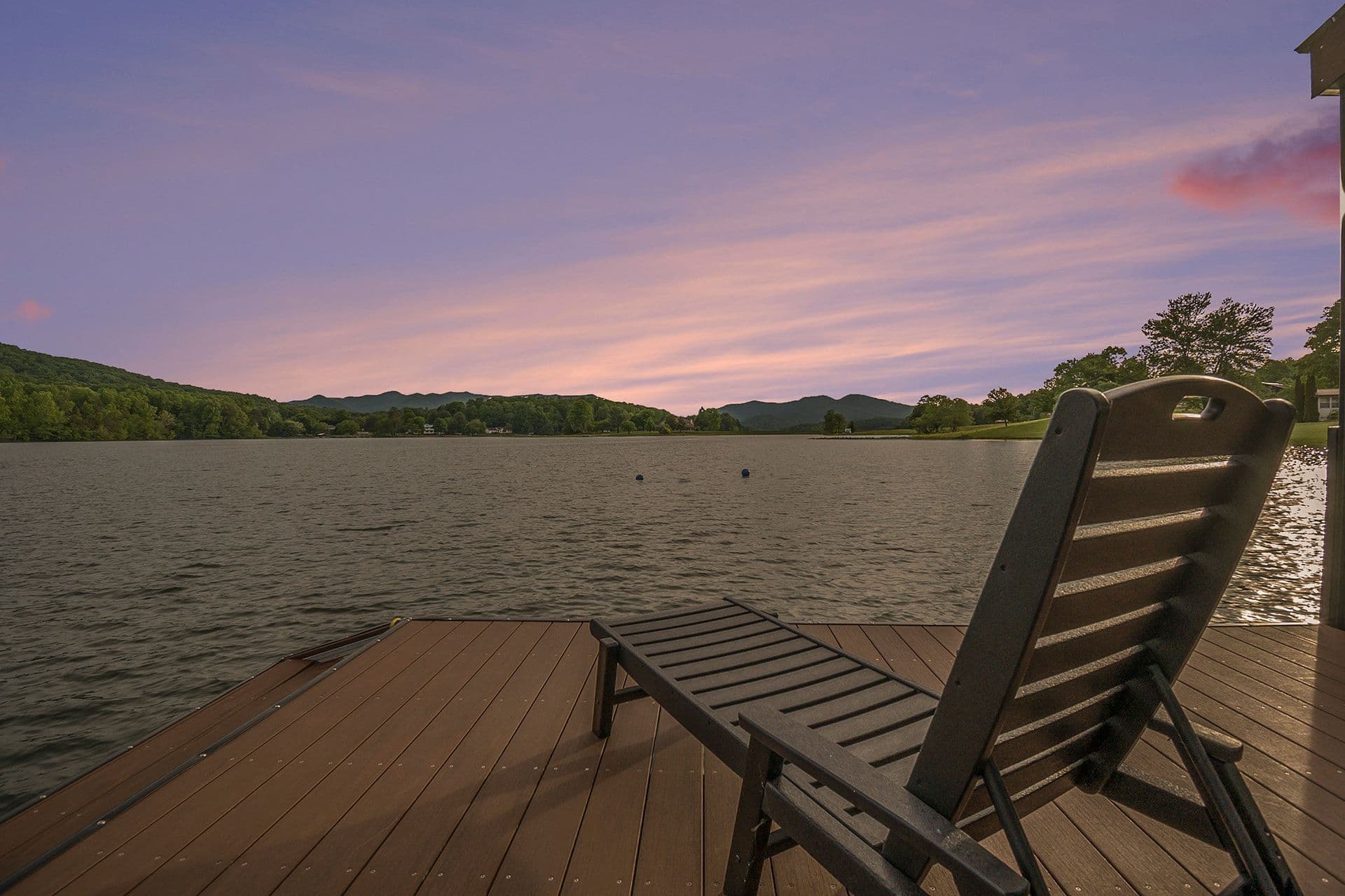 Tranquille Resort overview with lakeside cabins on Lake Chatuge in Hiawassee Georgia